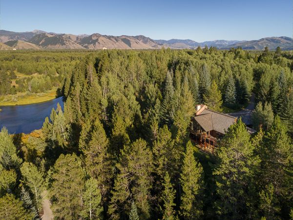 Secluded Cabin the woods with views of the Teton Range