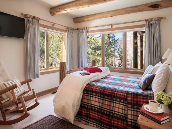 Secluded Cabin the woods with views of the Teton Range