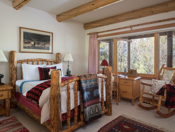 Secluded Cabin the woods with views of the Teton Range