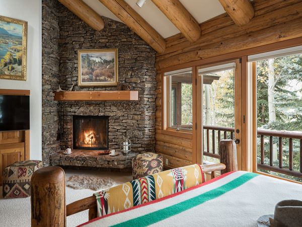 Secluded Cabin the woods with views of the Teton Range