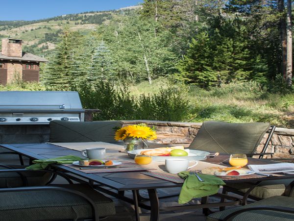 Teton Village Slopeside Lodge