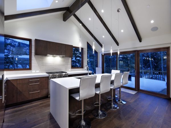Aspen Luxury Vacation Rental - 5 Bedroom Aspen Core Residence with Mountain Views