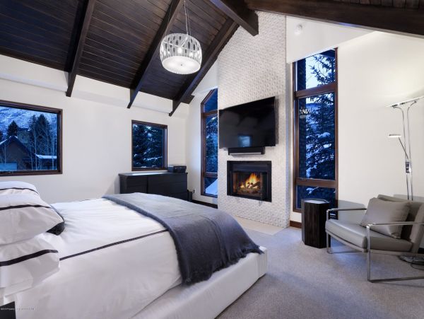 Aspen Luxury Vacation Rental - 5 Bedroom Aspen Core Residence with Mountain Views
