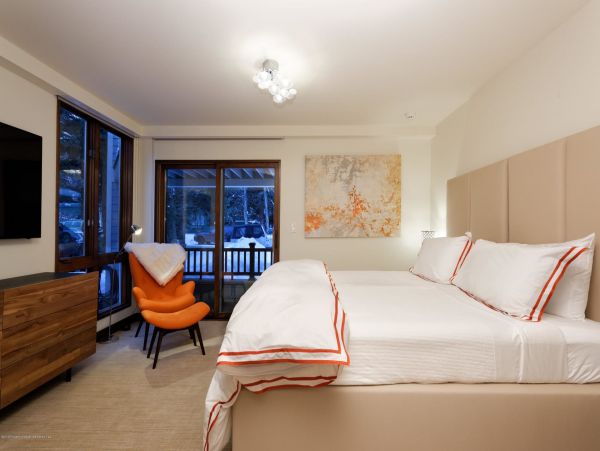 Aspen Luxury Vacation Rental - 5 Bedroom Aspen Core Residence with Mountain Views