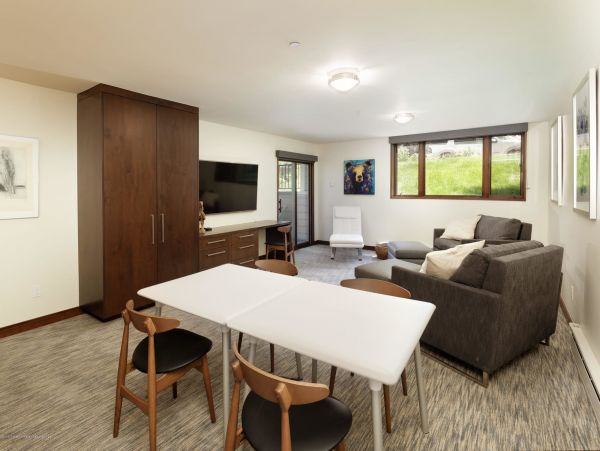 Aspen Luxury Vacation Rental - 5 Bedroom Aspen Core Residence with Mountain Views