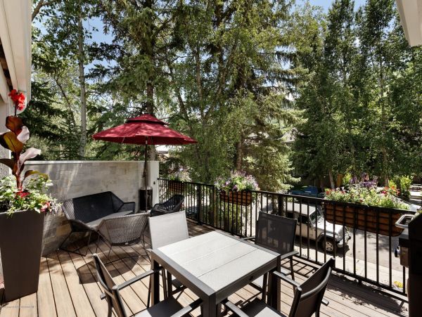 Aspen Luxury Vacation Rental - 5 Bedroom Aspen Core Residence with Mountain Views