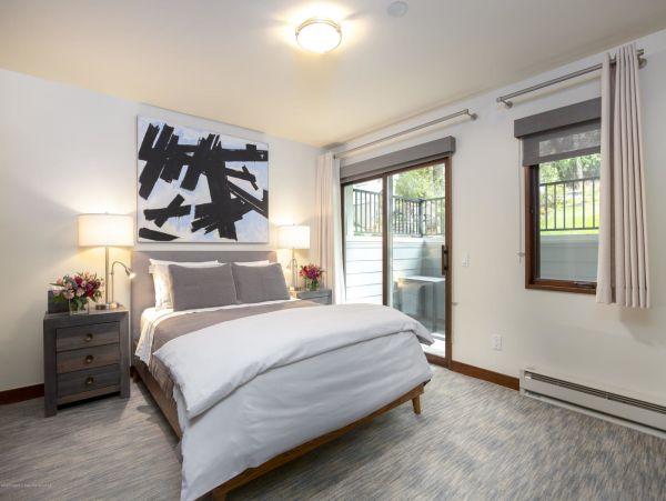 Aspen Luxury Vacation Rental - 5 Bedroom Aspen Core Residence with Mountain Views