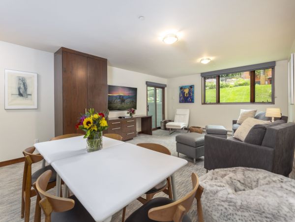Aspen Luxury Vacation Rental - 5 Bedroom Aspen Core Residence with Mountain Views