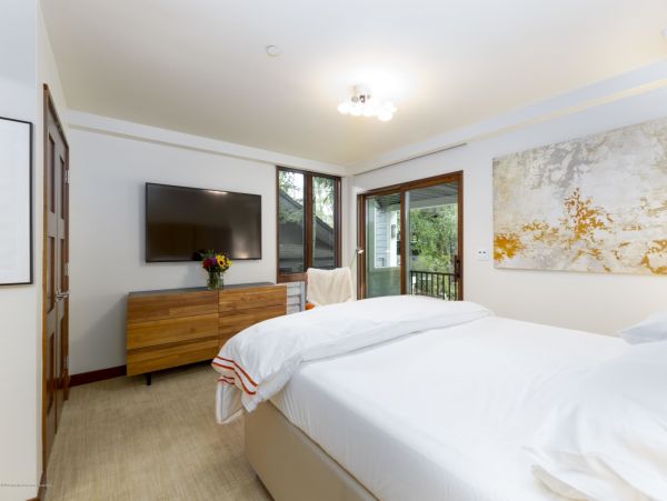 Aspen Luxury Vacation Rental - 5 Bedroom Aspen Core Residence with Mountain Views