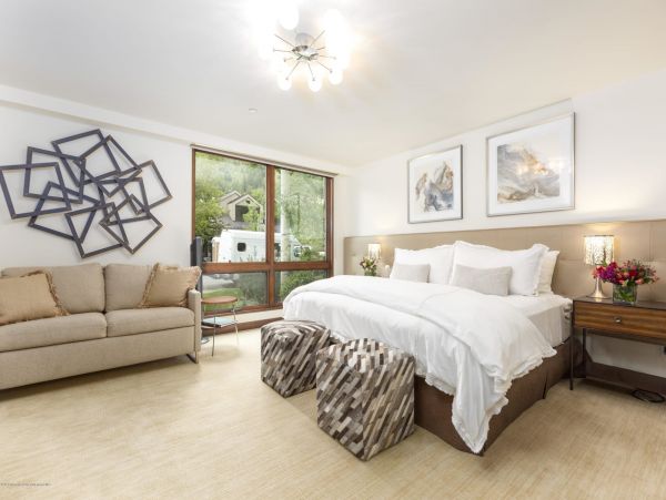 Aspen Luxury Vacation Rental - 5 Bedroom Aspen Core Residence with Mountain Views