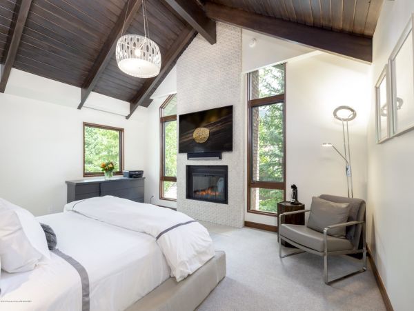 Aspen Luxury Vacation Rental - 5 Bedroom Aspen Core Residence with Mountain Views