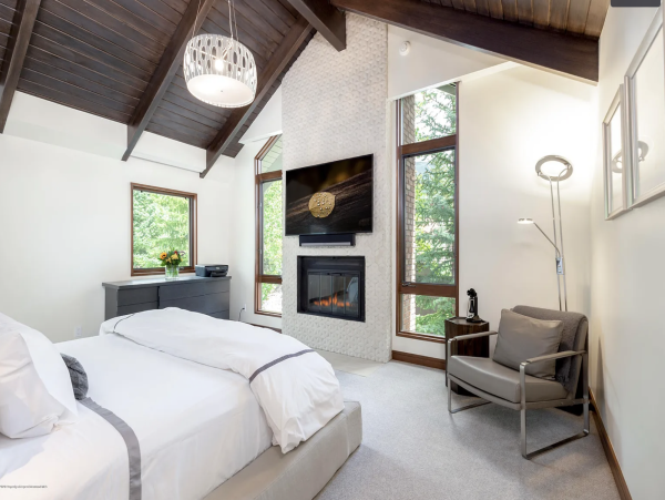 Aspen Luxury Vacation Rental - 5 Bedroom Aspen Core Residence with Mountain Views