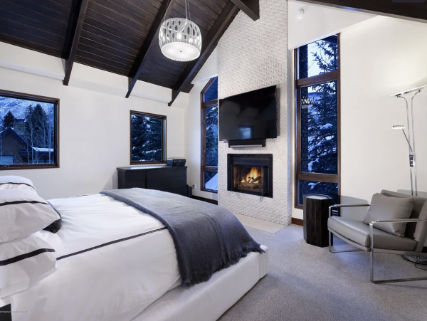 Aspen Luxury Vacation Rental - 5 Bedroom Aspen Core Residence with Mountain Views