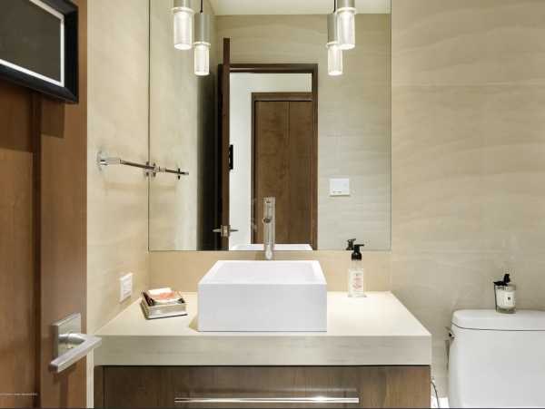 Aspen Luxury Vacation Rental - 5 Bedroom Aspen Core Residence with Mountain Views