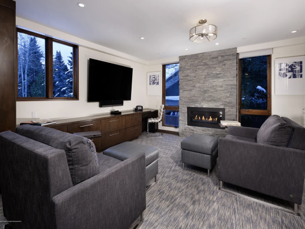Aspen Luxury Vacation Rental - 5 Bedroom Aspen Core Residence with Mountain Views