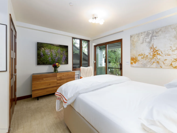 Aspen Luxury Vacation Rental - 5 Bedroom Aspen Core Residence with Mountain Views