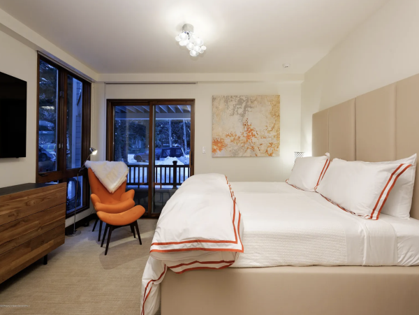 Aspen Luxury Vacation Rental - 5 Bedroom Aspen Core Residence with Mountain Views