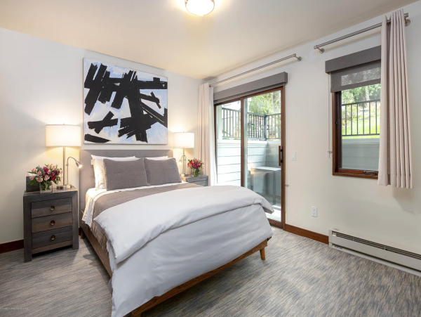 Aspen Luxury Vacation Rental - 5 Bedroom Aspen Core Residence with Mountain Views