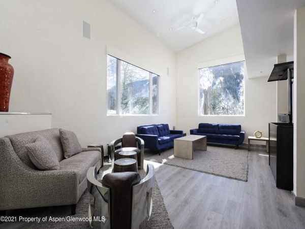 Aspen Home 987658