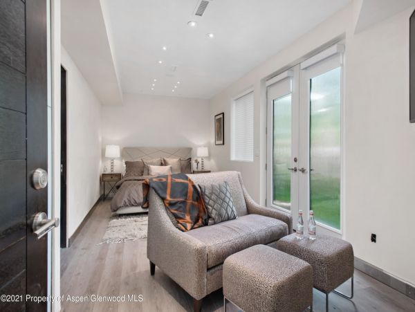 Aspen Home 987658