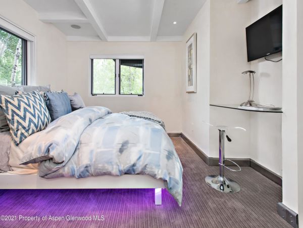 Aspen Home 987658