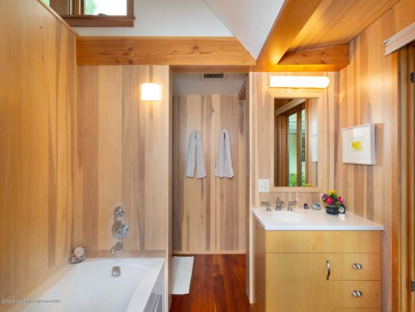 Aspen Home 987675