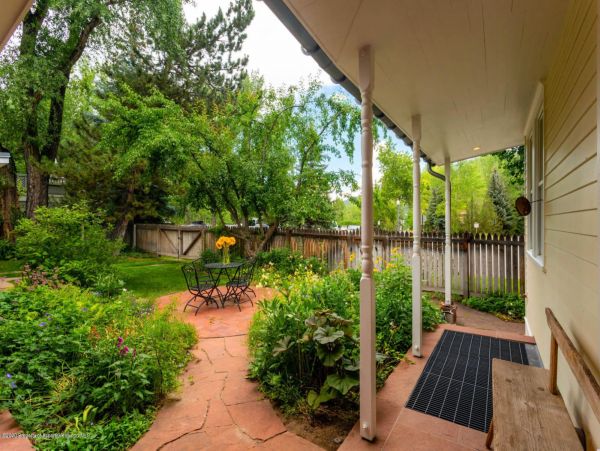 Aspen Home 987675