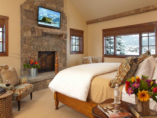 Mountain Views Four Bedrooms Shooting Luxury Cabin in Wilson