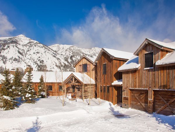 Mountain Views Four Bedrooms Shooting Luxury Cabin in Wilson