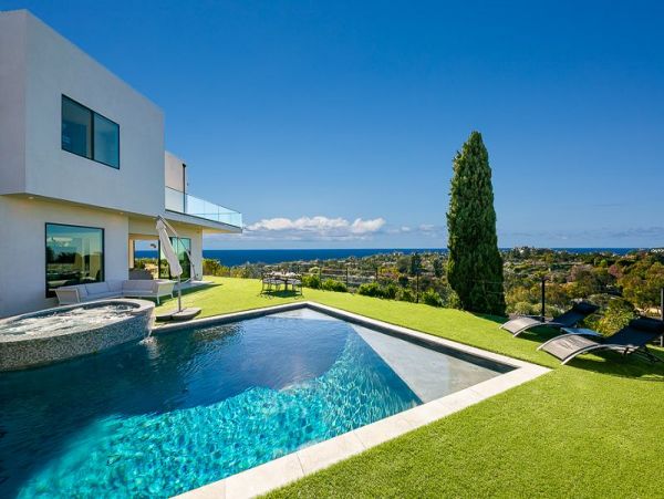 Elegant Ocean View Retreat with Private Pool & Hot Tub in La Jolla