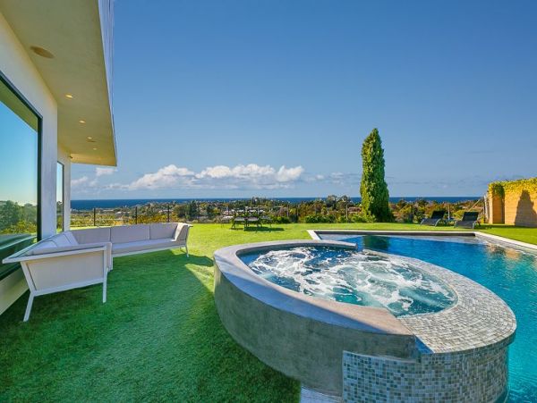 Elegant Ocean View Retreat with Private Pool & Hot Tub in La Jolla