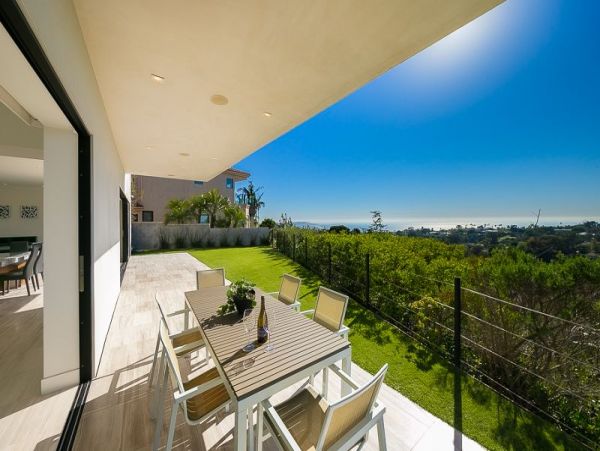 Elegant Ocean View Retreat with Private Pool & Hot Tub in La Jolla