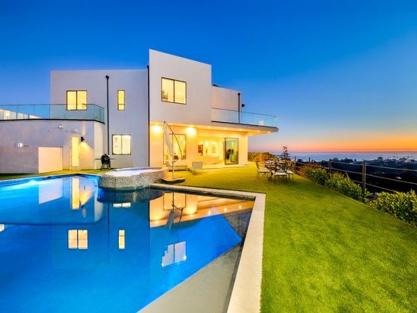 Elegant Ocean View Retreat with Private Pool & Hot Tub in La Jolla