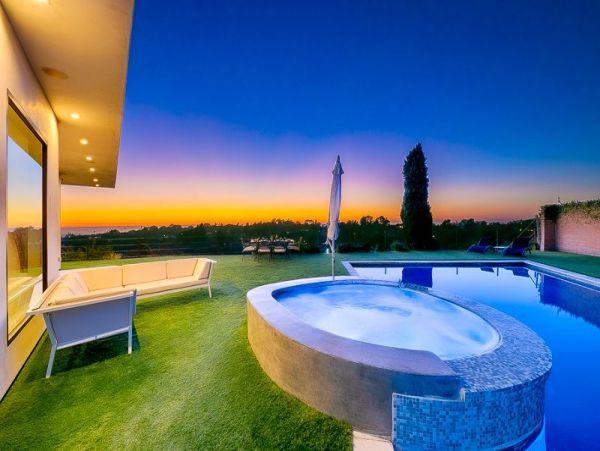 Elegant Ocean View Retreat with Private Pool & Hot Tub in La Jolla
