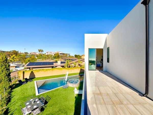 Elegant Ocean View Retreat with Private Pool & Hot Tub in La Jolla