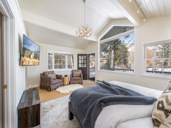 Wilson Vacation Rental 5.2 miles to Lift with 5 Bedroom Sleeps 14