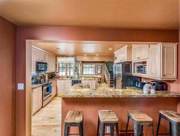 Wilson Vacation Rental 5.2 miles to Lift with 5 Bedroom Sleeps 14