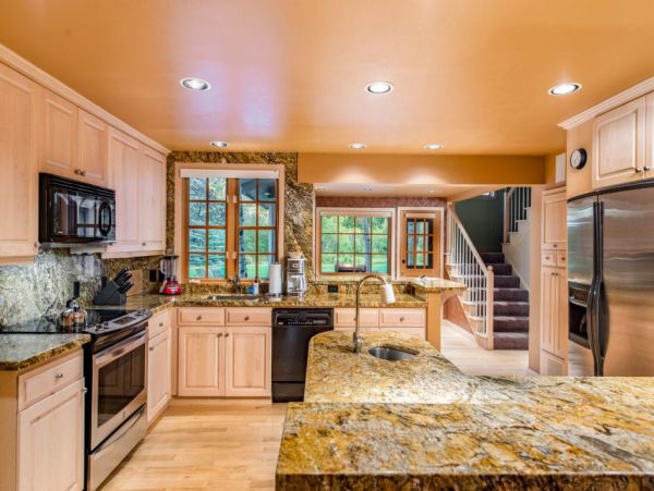 Wilson Vacation Rental 5.2 miles to Lift with 5 Bedroom Sleeps 14