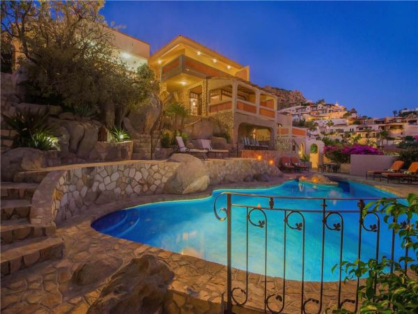 0.2 Mile Walk to beach - 5 bedroom Sunset paradise, Ocean Views.