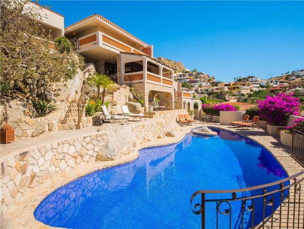 0.2 Mile Walk to beach - 5 bedroom Sunset paradise, Ocean Views.