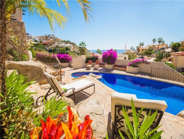 0.2 Mile Walk to beach - 5 bedroom Sunset paradise, Ocean Views.