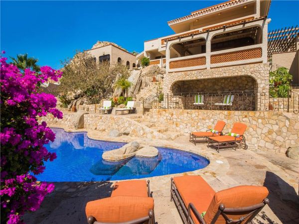 0.2 Mile Walk to beach - 5 bedroom Sunset paradise, Ocean Views.