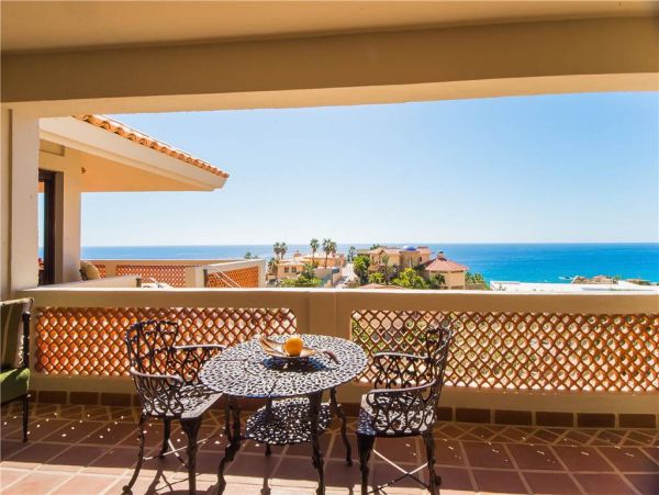 0.2 Mile Walk to beach - 5 bedroom Sunset paradise, Ocean Views.