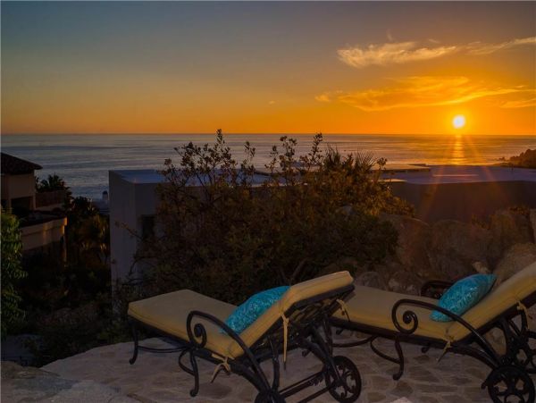 0.2 Mile Walk to beach - 5 bedroom Sunset paradise, Ocean Views.