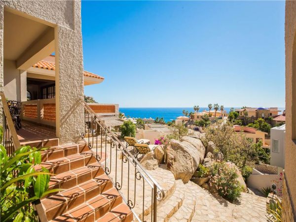 0.2 Mile Walk to beach - 5 bedroom Sunset paradise, Ocean Views.
