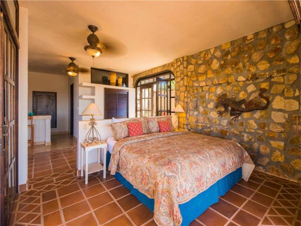 0.2 Mile Walk to beach - 5 bedroom Sunset paradise, Ocean Views.