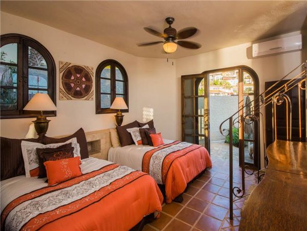 0.2 Mile Walk to beach - 5 bedroom Sunset paradise, Ocean Views.