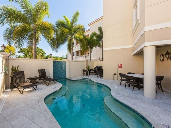 Naples Vacation Condo 2 Bedroom Communal Pool & Tennis Court