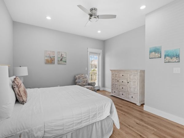 Destin Vacation Rentals - Florida Gulf Coast Beach Homes with Pool & Hot Tub