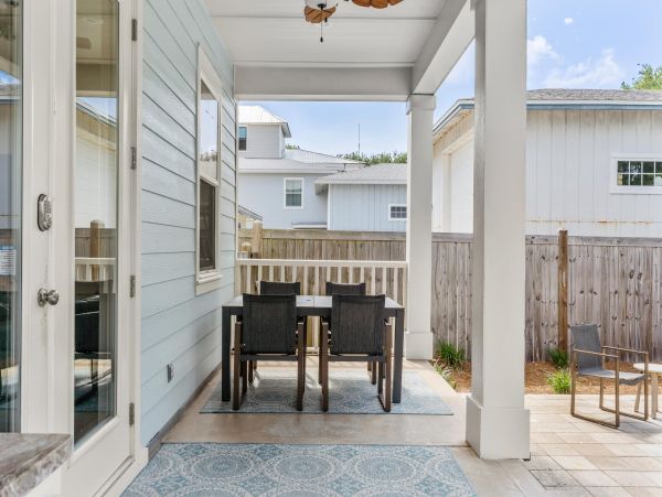 Destin Vacation Rentals - Florida Gulf Coast Beach Homes with Pool & Hot Tub